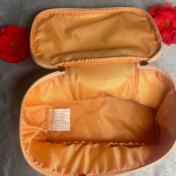 peach makeup bag 🍑 - Picture 2 of 3